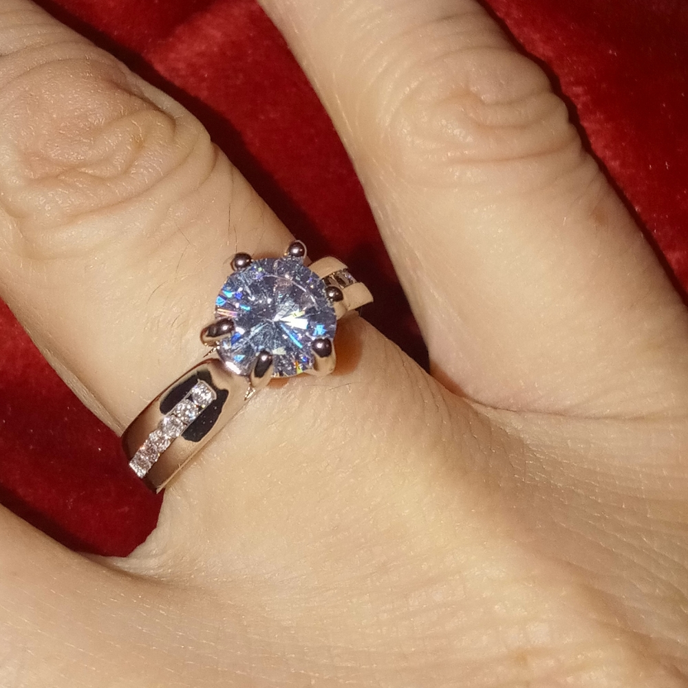 New Round Cut 6 Claw CZ Ring